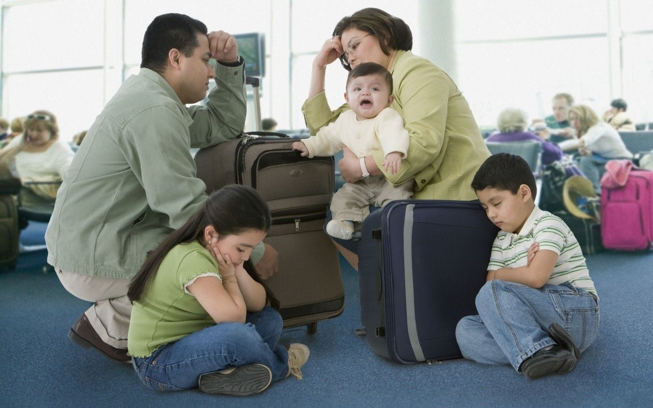 Советы от мамы: чем занять ребёнка в самолёте, поезде и машине?