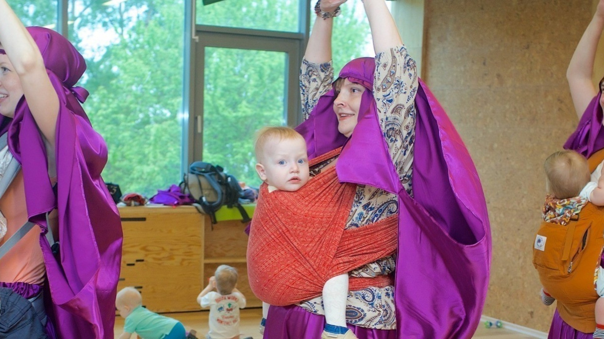 Танцевальный дуэт: мама и малыш