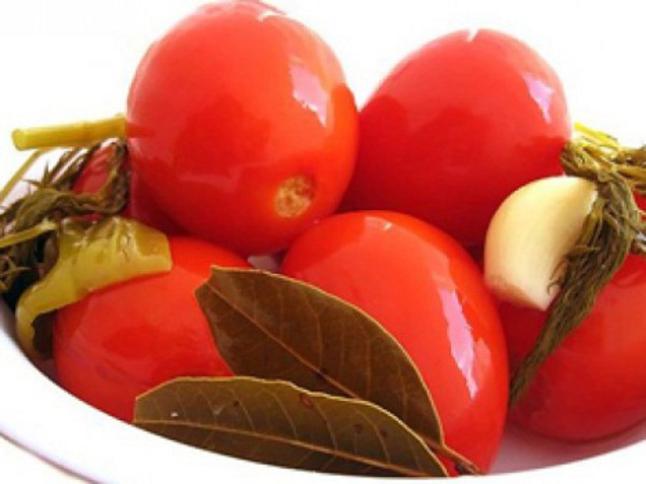 Малосольные помидоры: 3 вкусных и быстрых рецепта 