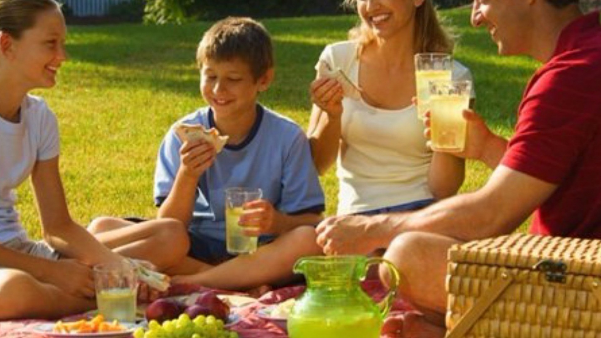 7 советов, что кушать на пикнике , чтобы не поправиться.
