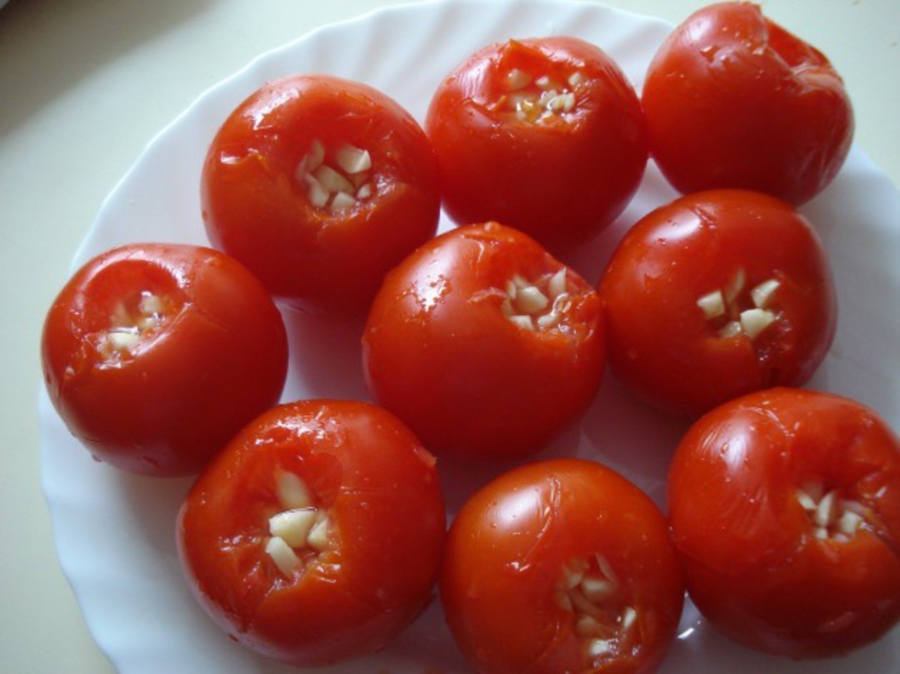 Малосольные помидоры: 3 вкусных и быстрых рецепта 