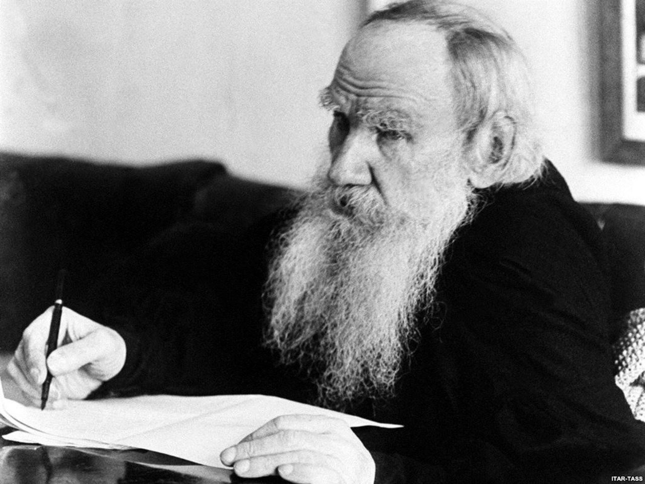 Лев Толстой и Альберт Эйнштейн: две задачи от гениев